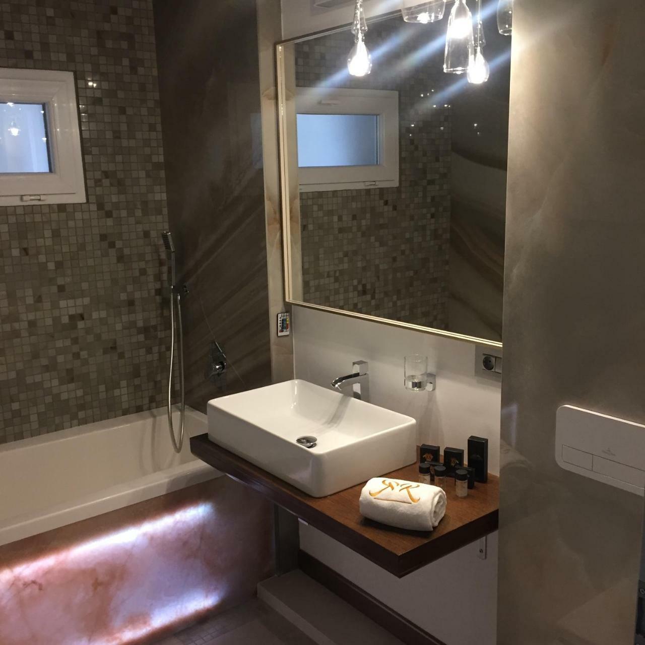 Rubio Residence - Accmonia Luxury Apartment Arad Extérieur photo