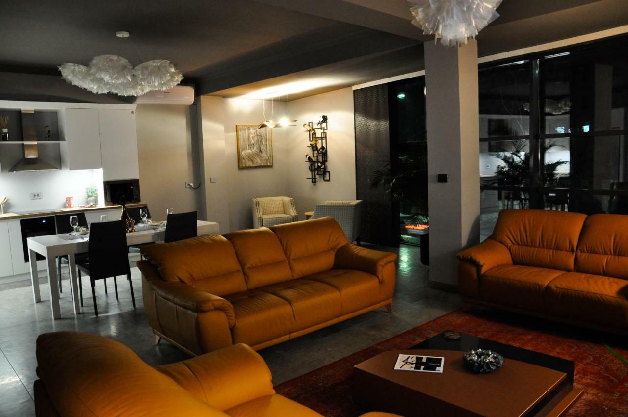 Rubio Residence - Accmonia Luxury Apartment Arad Extérieur photo